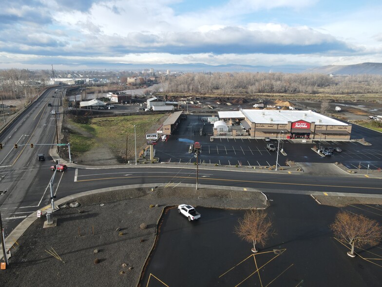 More Photos Of 104 Butterfield Rd, Yakima General Retail For Sale