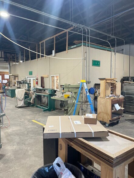 More Photos Of 107 N College St, Lebanon Light Distribution For Lease
