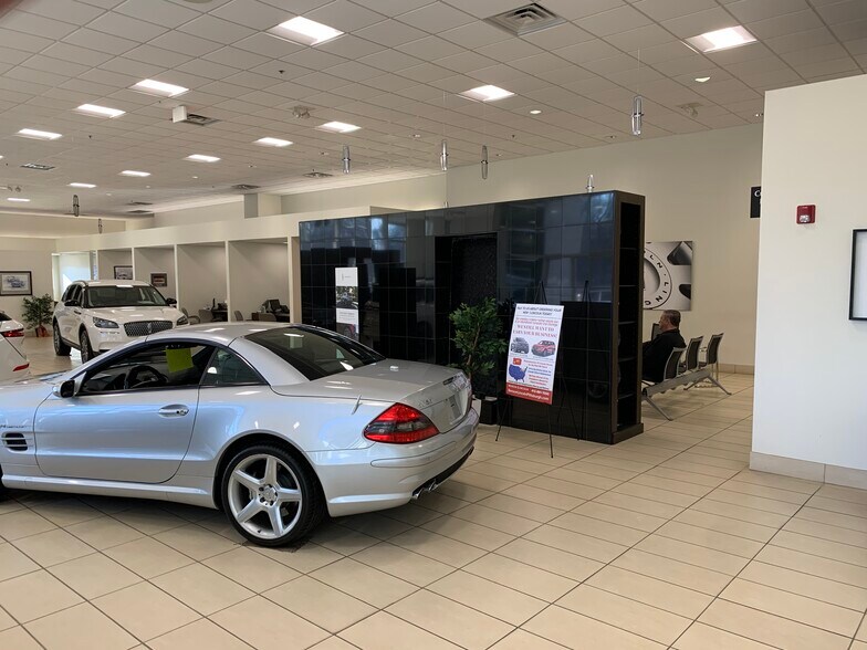 More Photos Of 4800 Clairton Blvd, Pittsburgh Auto Dealership For Lease