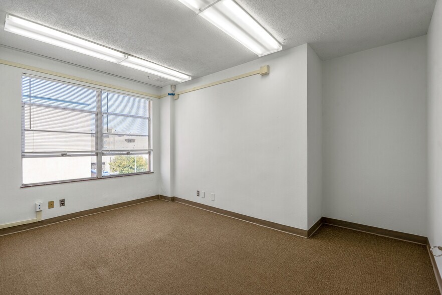 More Photos Of 142 W Palace Ave, Santa Fe Office Residential For Sale