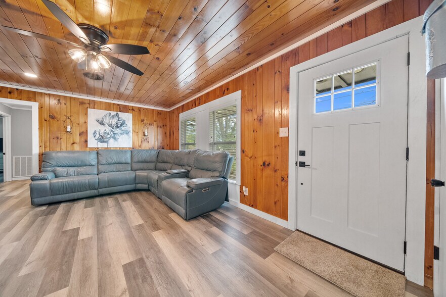 More Photos Of 1011 Old Knoxville Hwy, Sevierville Specialty For Sale