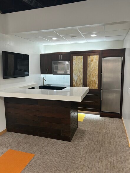 More Photos Of 210 Walnut St E, Mankato Office Residential For Lease