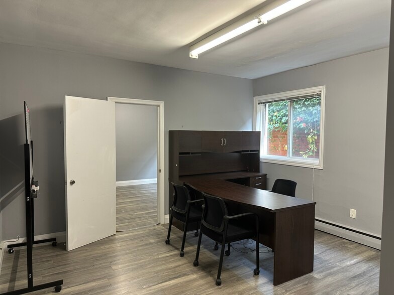 More Photos Of 70 King St E, Hamilton Storefront For Sale