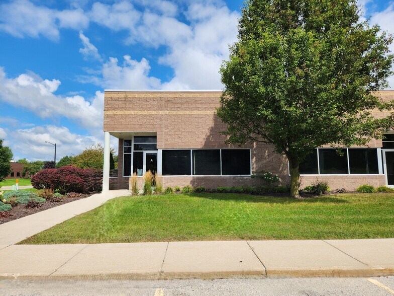 More Photos Of 10520 N Baehr Rd, Mequon Light Manufacturing For Lease