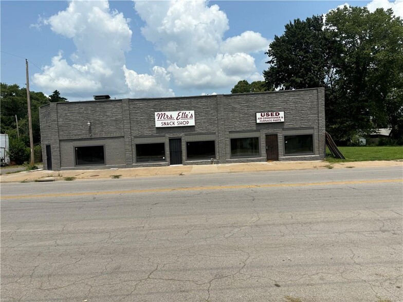 Primary Photo Of 1720 Quindaro Blvd, Kansas City Bar For Sale