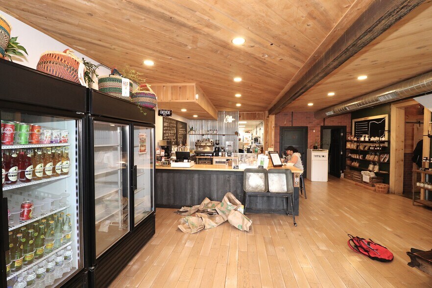 More Photos Of 142 S Broadway St, Blanchester Storefront Retail Residential For Sale