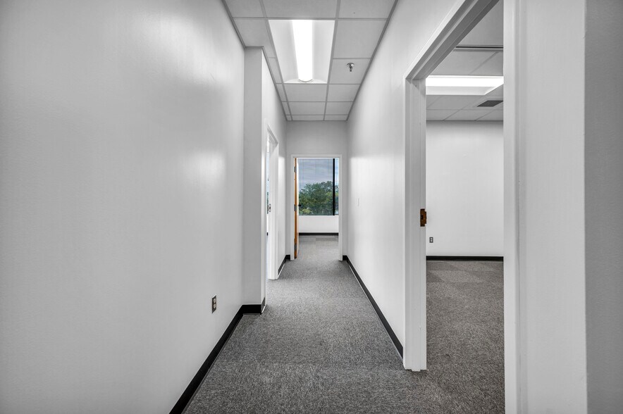 More Photos Of 290 Roberts St, East Hartford Office For Lease