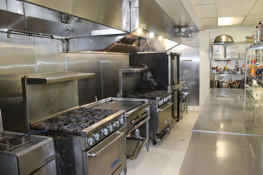 More Photos Of 21926 Costanso St, Woodland Hills Freestanding For Sale