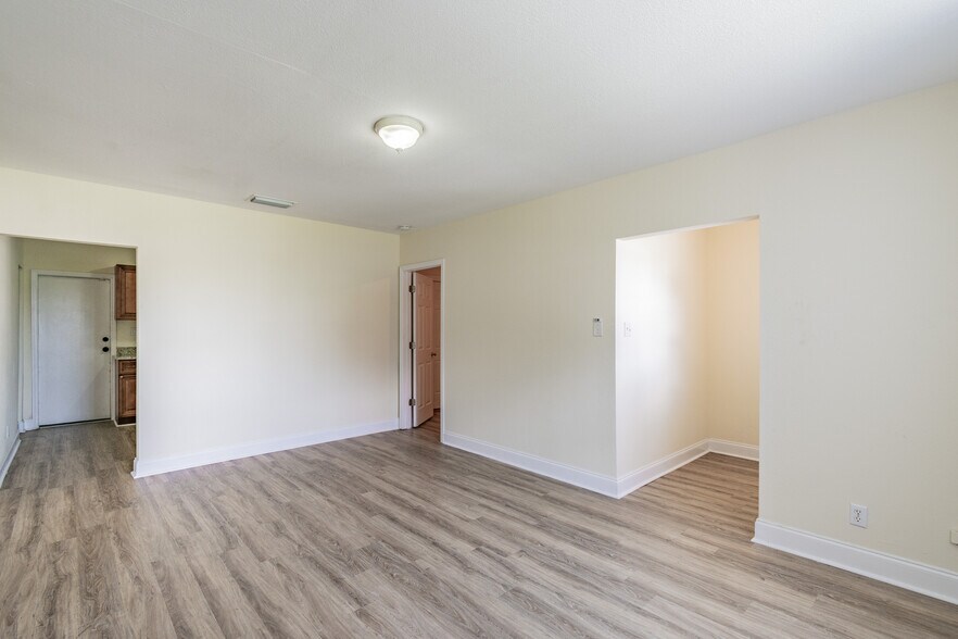 More Photos Of 2706 Stallone Dr, Tampa Office Residential For Lease