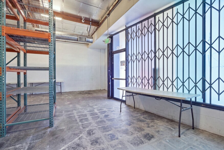 More Photos Of 7842 Lankershim Blvd, North Hollywood Showroom For Sale