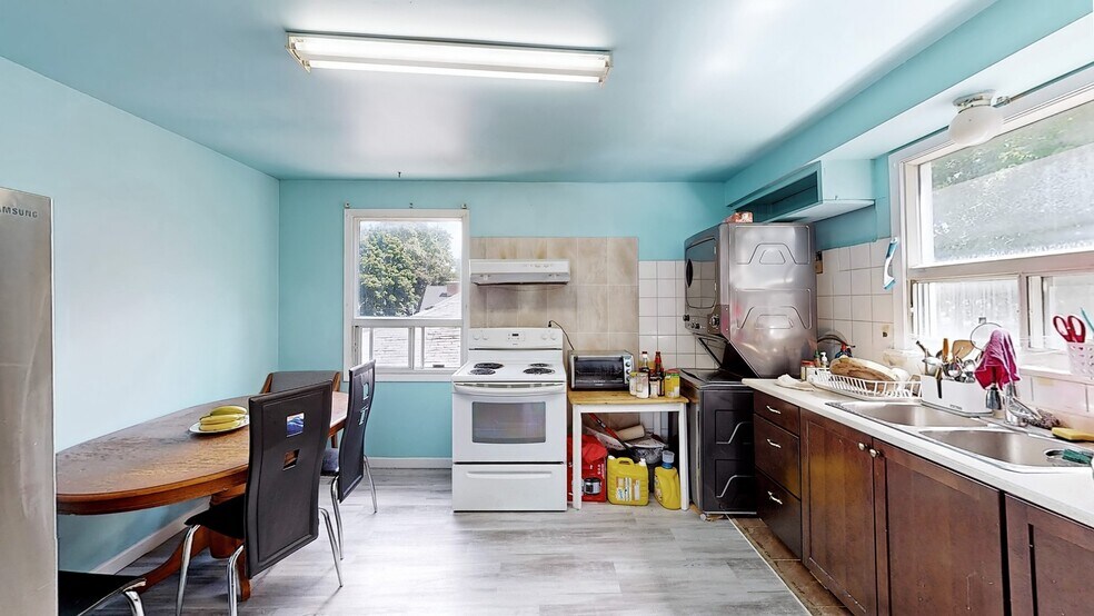 More Photos Of 88 Elliott St, Brampton Freestanding For Sale