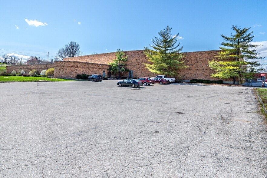 More Photos Of 3801 McKelvey Rd, Bridgeton Flex For Lease