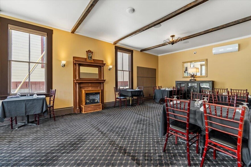 More Photos Of 315 Main St, Ferndale Hotel For Sale
