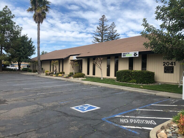 More Photos Of 2045 Hallmark Dr, Sacramento Office For Lease