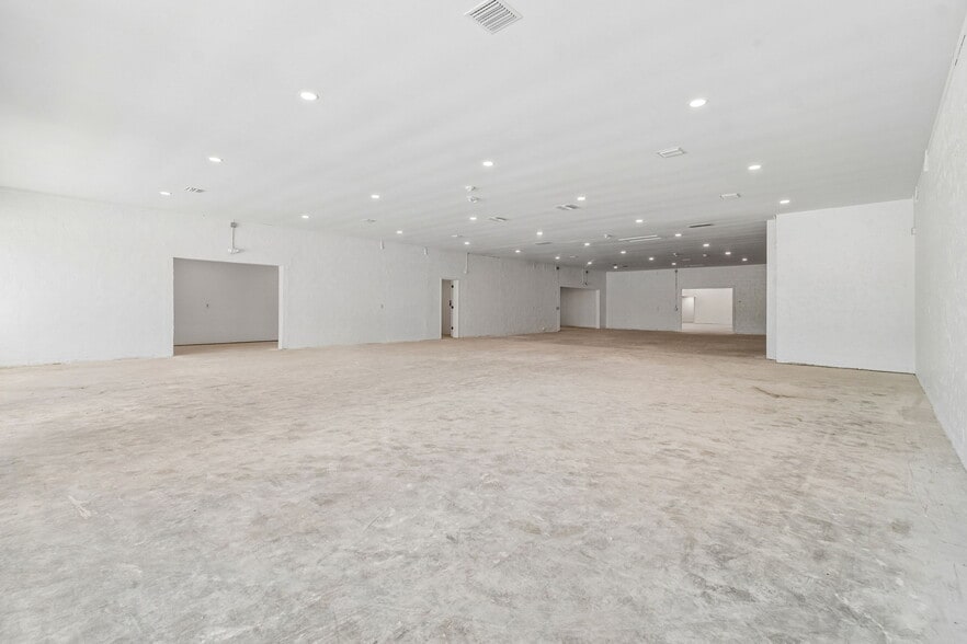 More Photos Of 1956 Kingsley Ave, Orange Park General Retail For Sale