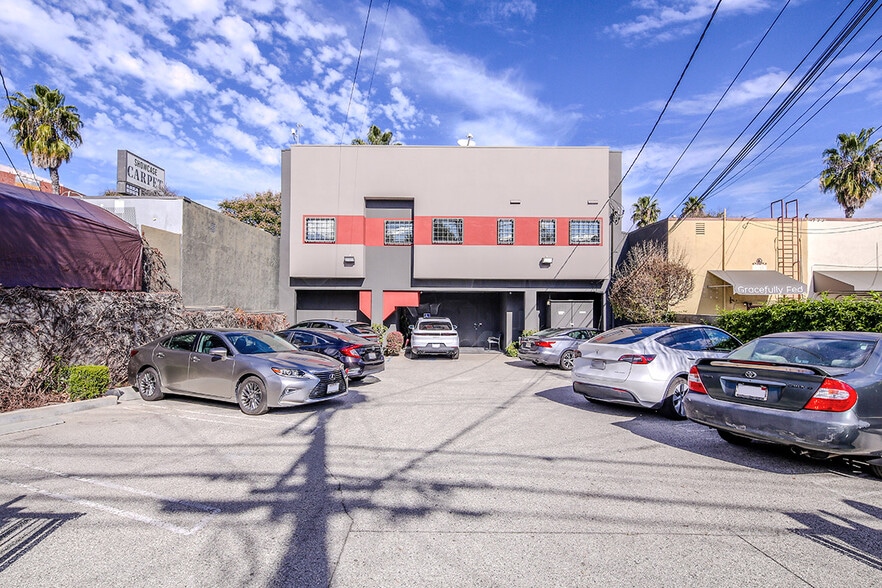 More Photos Of 13946 Ventura Blvd, Van Nuys Office For Lease