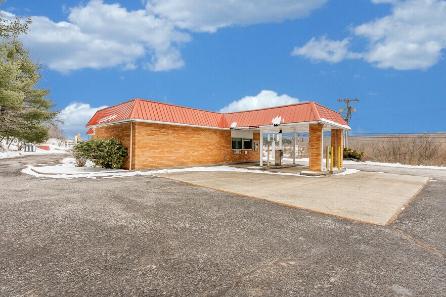 More Photos Of 12256 Veterans Memorial Hwy, Reedsville Bank For Lease