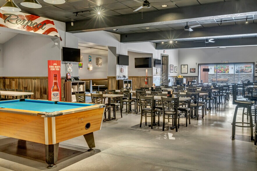 More Photos Of 53 N Howard Ave, Croswell Bar For Sale