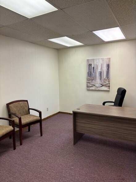 More Photos Of 707-709 N Palestine St, Athens Medical For Lease