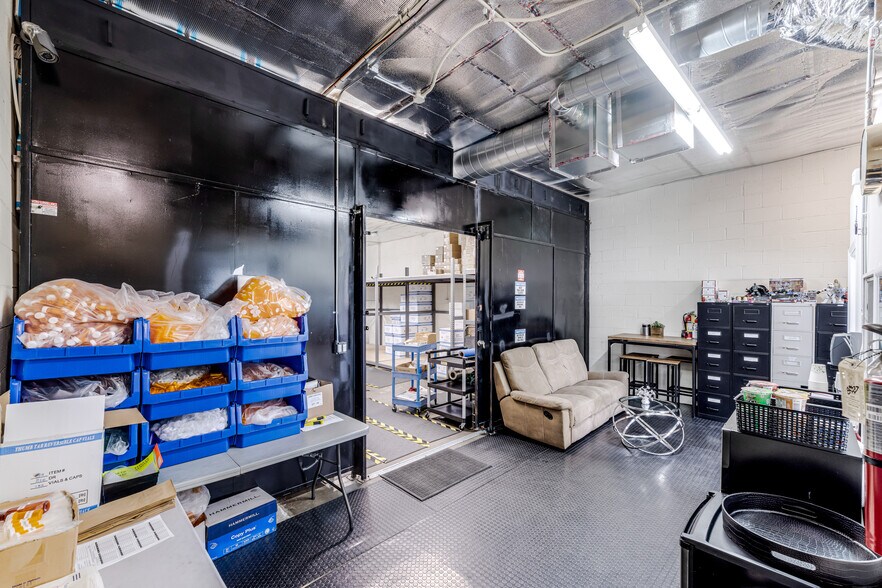 More Photos Of 3210 N San Fernando Blvd, Burbank Warehouse For Sale