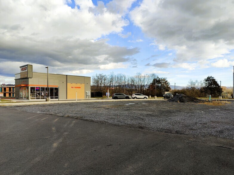 More Photos Of 20 Econo Ln, Lexington General Retail For Lease