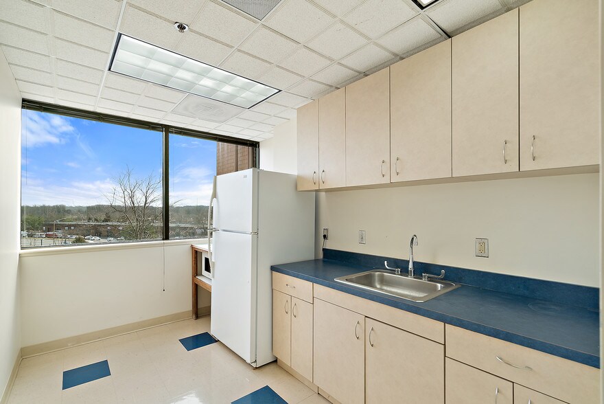 More Photos Of 4221 Walney Rd, Chantilly Office For Lease