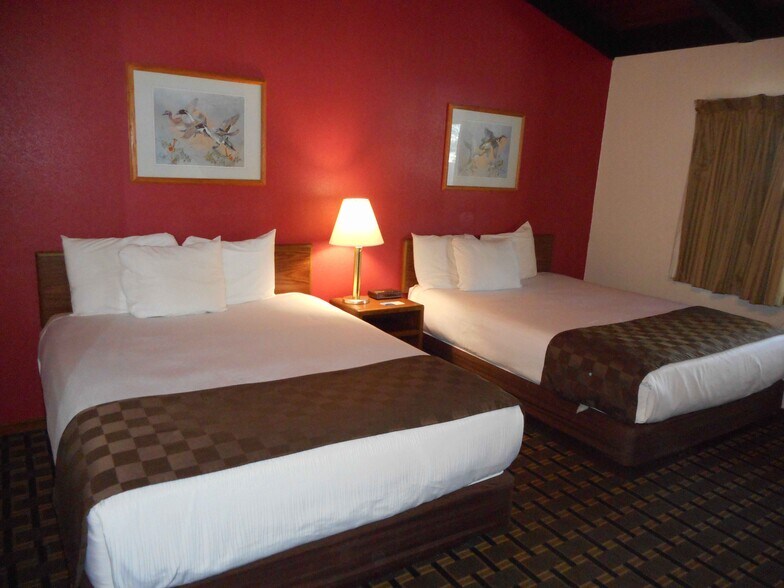 More Photos Of 325 Fire Monument Rd, Hinckley Hotel For Sale