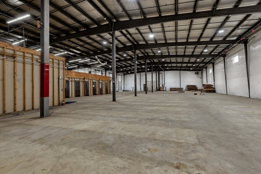 More Photos Of 725 Crescent St NE, Saint Cloud Warehouse For Lease