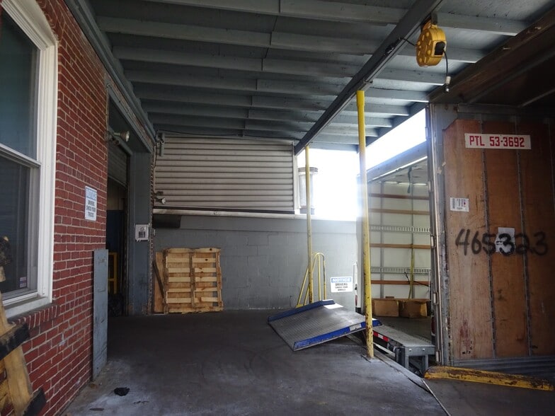 More Photos Of 3146 Marion St, Laureldale Manufacturing For Sale