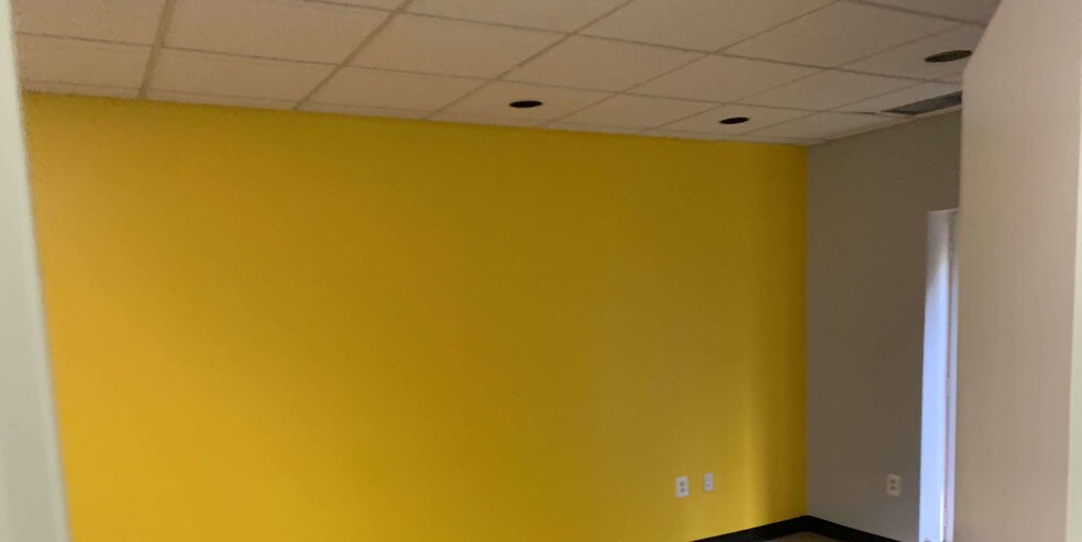 More Photos Of 2150-2168 Wisconsin Ave NW, Washington Office For Lease