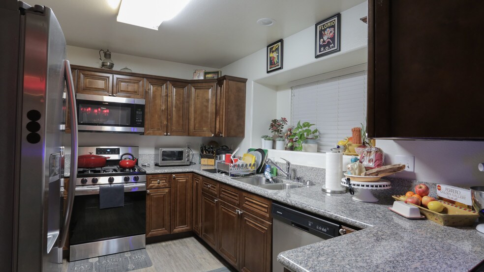 More Photos Of 3353 Montrose Ave, Glendale Apartments For Sale