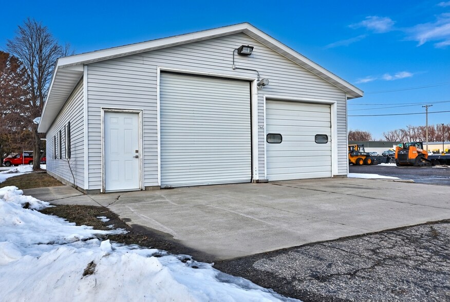 More Photos Of 316 S Highway Ave, Blooming Prairie Light Manufacturing For Sale