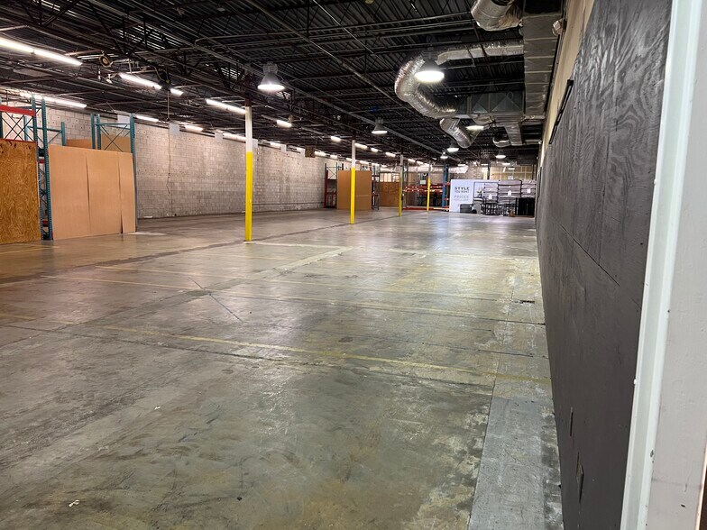 More Photos Of 2720 N Mall Dr, Virginia Beach Department Store For Lease