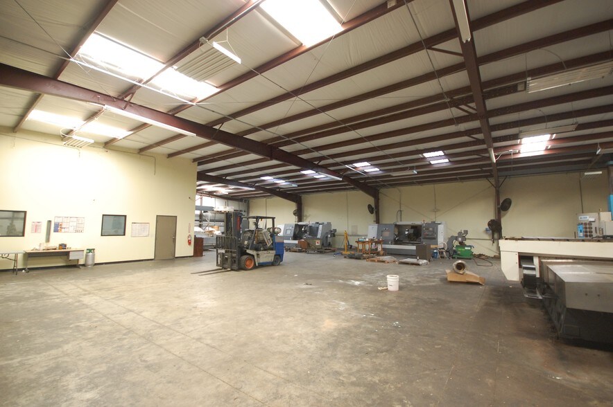 More Photos Of 7211 Spindle Dr, Houston Warehouse For Sale