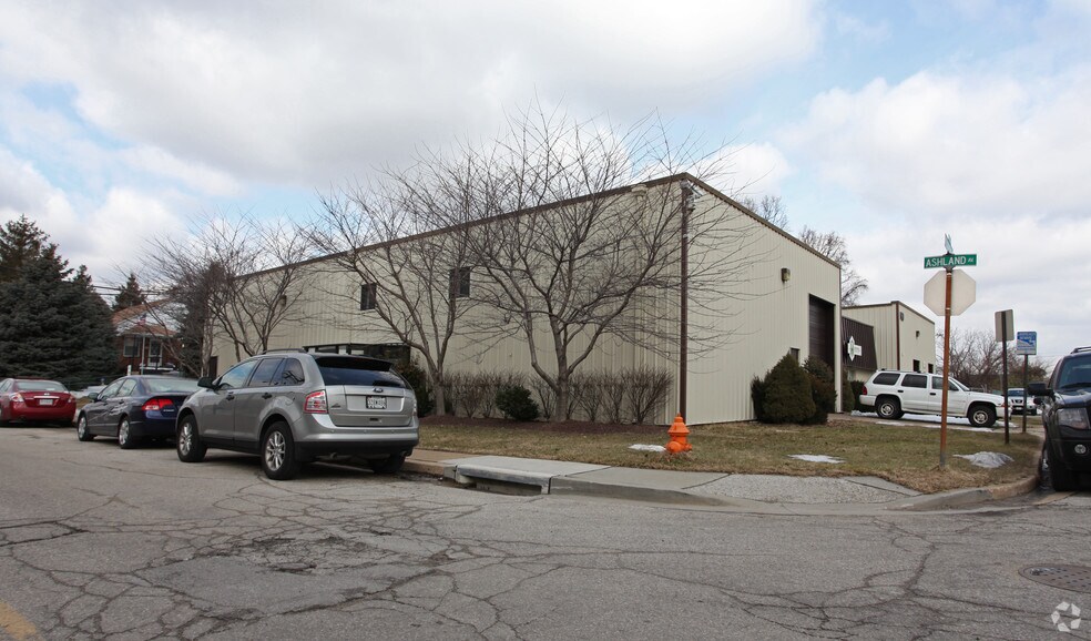 More Photos Of 900 N Lehigh St, Baltimore Light Distribution For Lease