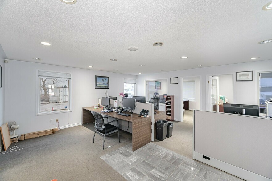 More Photos Of 140-160 Derry Rd E, Mississauga Office For Sale