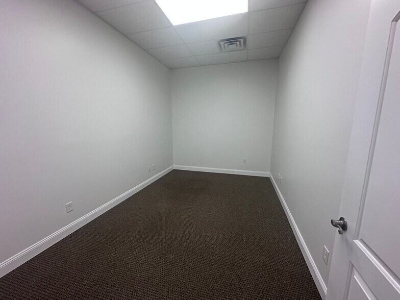 More Photos Of 496 N Town Center Rd, Mooresville Medical For Lease