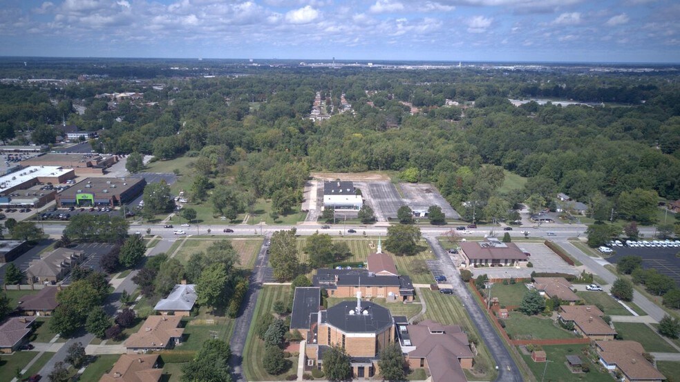 More Photos Of 7168 Pearl Rd, Middleburg Heights Freestanding For Sale