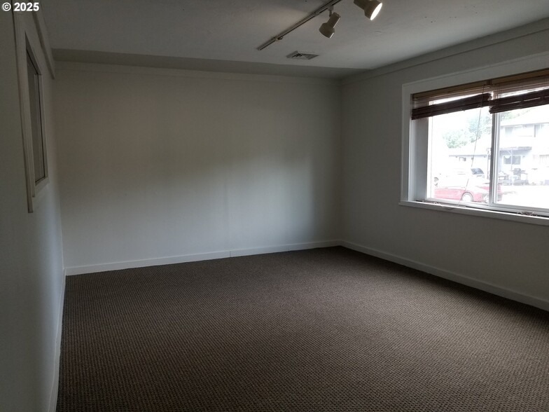 More Photos Of 1902 SE Sixth Ave, Camas Freestanding For Sale