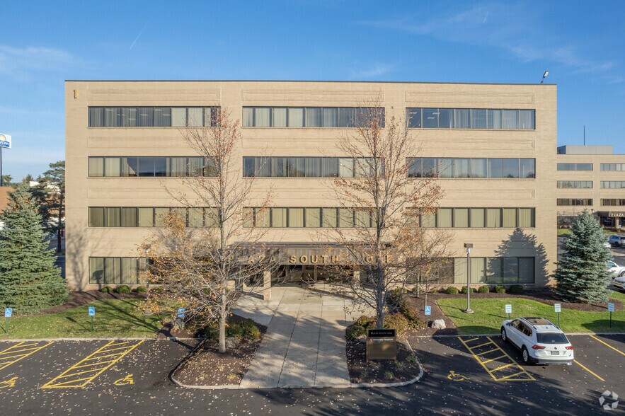 More Photos Of 7251 Engle Rd, Middleburg Heights Unknown For Lease