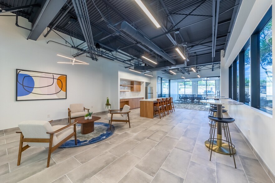 More Photos Of 8407 Wall St, Austin Office For Sale