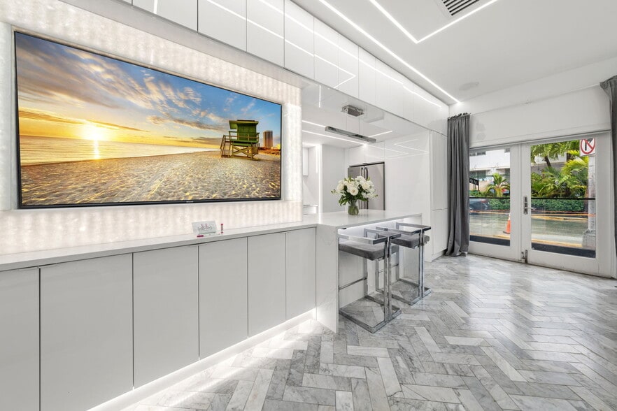 More Photos Of 124 11th St, Miami Beach Hotel For Sale