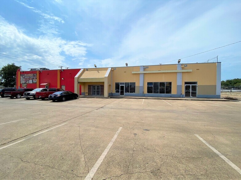 More Photos Of 1602 NW 25th St, Fort Worth Storefront Retail Office For Lease