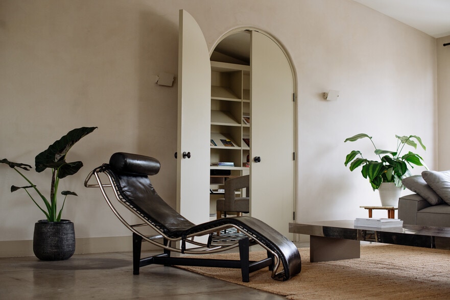 More Photos Of 7494 Santa Monica Blvd, West Hollywood Hotel For Sale