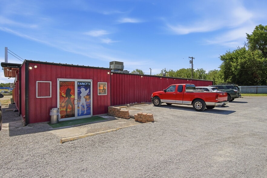 More Photos Of 1900 SE 59th Dr, Oklahoma City Bar For Sale