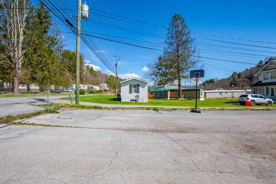 More Photos Of 396 Blue Prince Rd, Bluefield Apartments For Sale