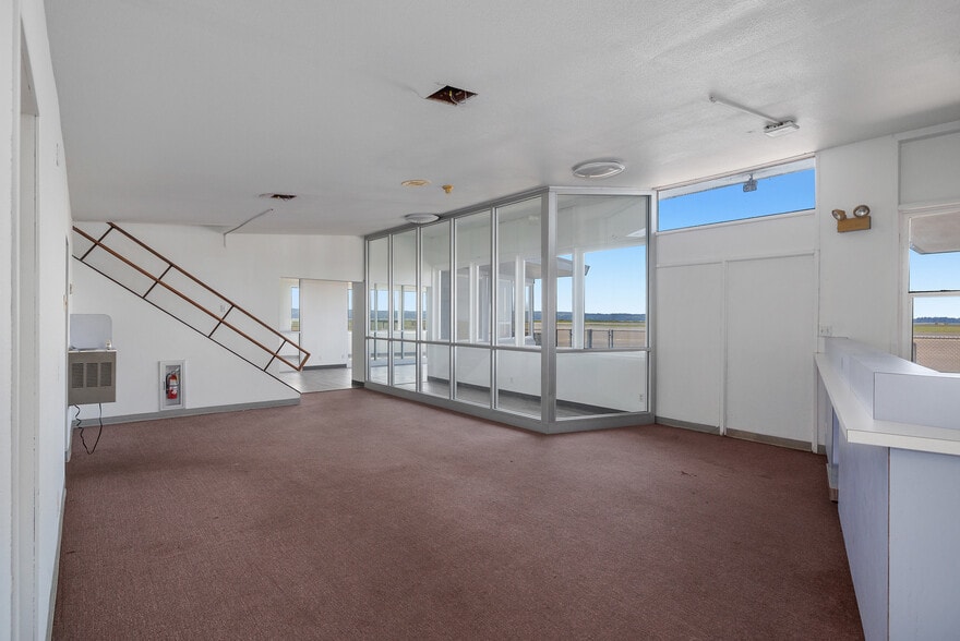 More Photos Of 1300 Airport way, Hoquiam Flex For Lease