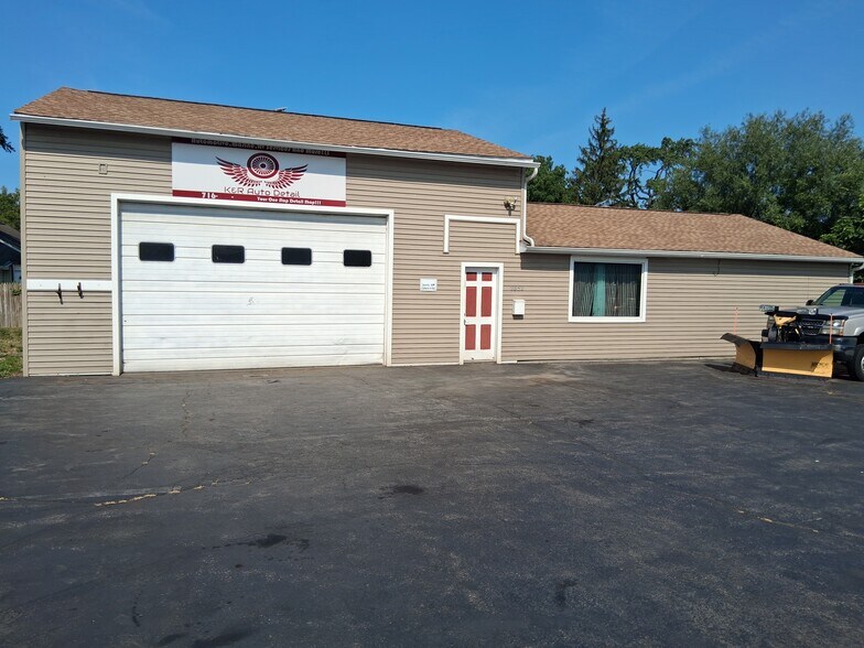 Primary Photo Of 3853 S Park Ave, Buffalo Auto Dealership For Lease