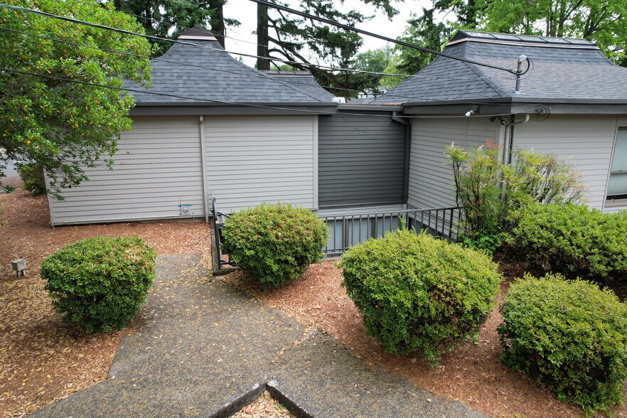 More Photos Of 11104 SE Stark St, Portland Medical For Sale