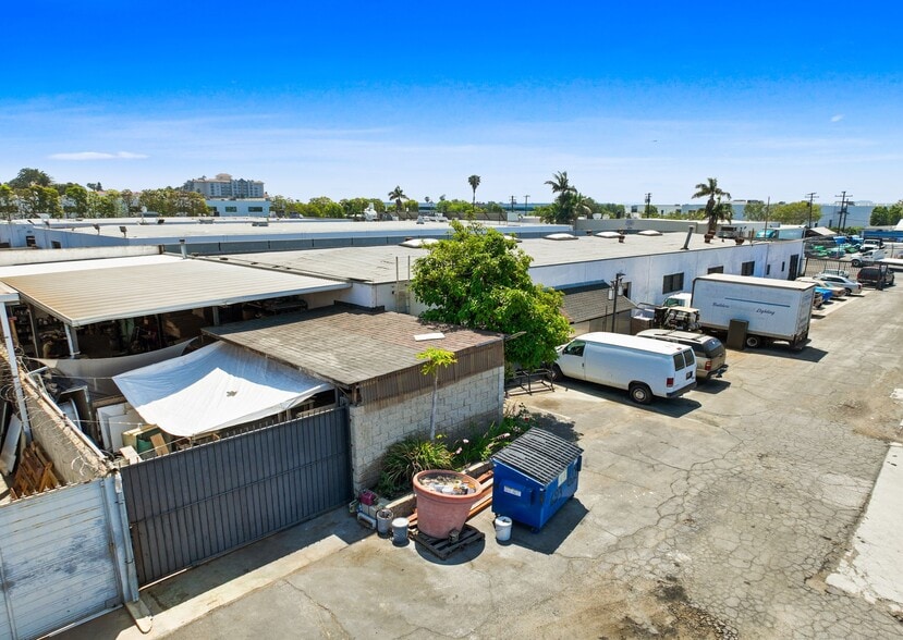 More Photos Of 623 Young St, Santa Ana Manufacturing For Sale